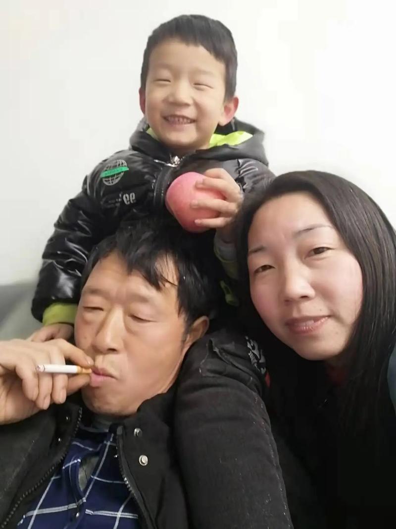 初中平安夜吃苹果作看图作文